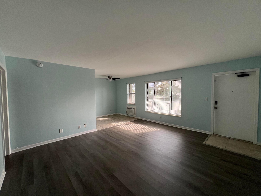 131 Shore Court - Photo 2