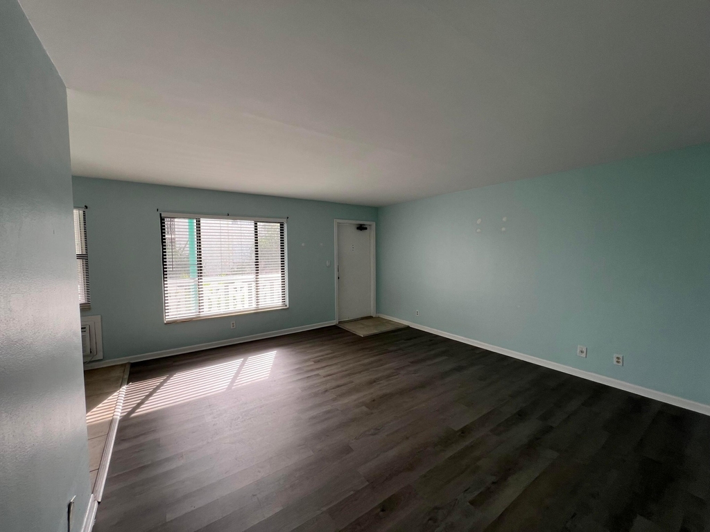 131 Shore Court - Photo 4