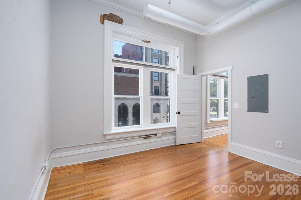 52 Union Street S - Photo 8