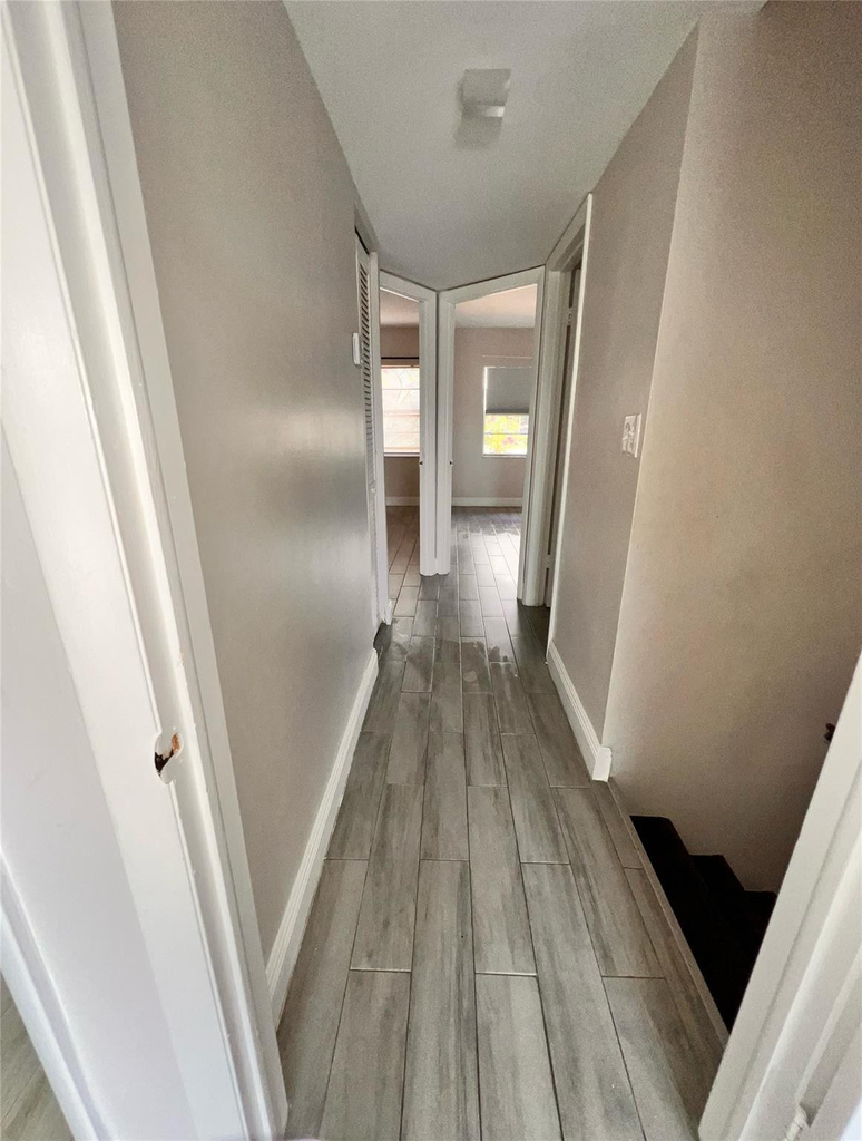 9050 Nw 28th Street - Photo 8