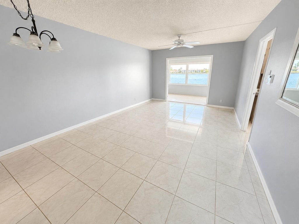 1114 Lake Terrace - Photo 10