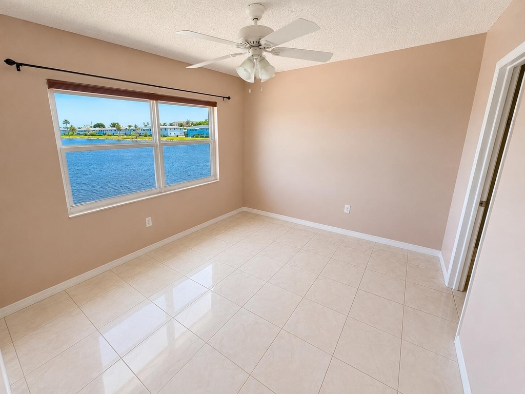 1114 Lake Terrace - Photo 6