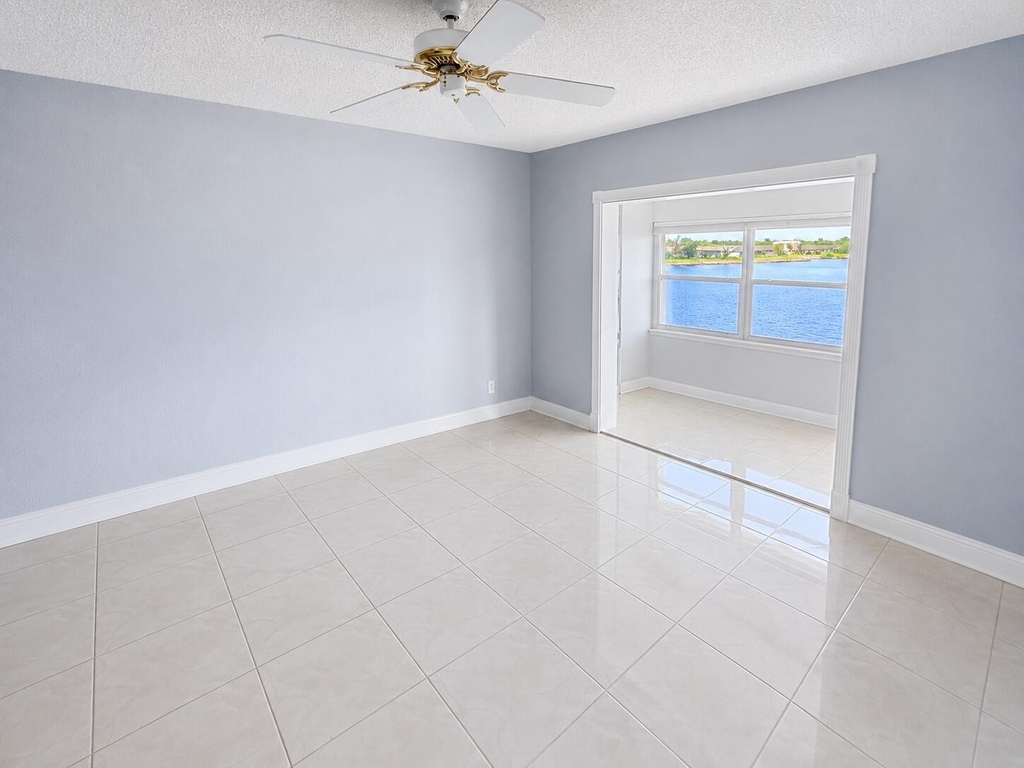 1114 Lake Terrace - Photo 12