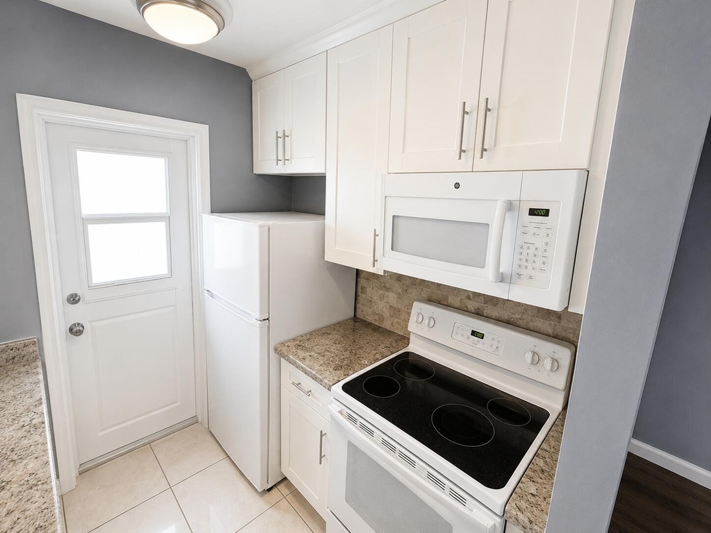 1114 Lake Terrace - Photo 4