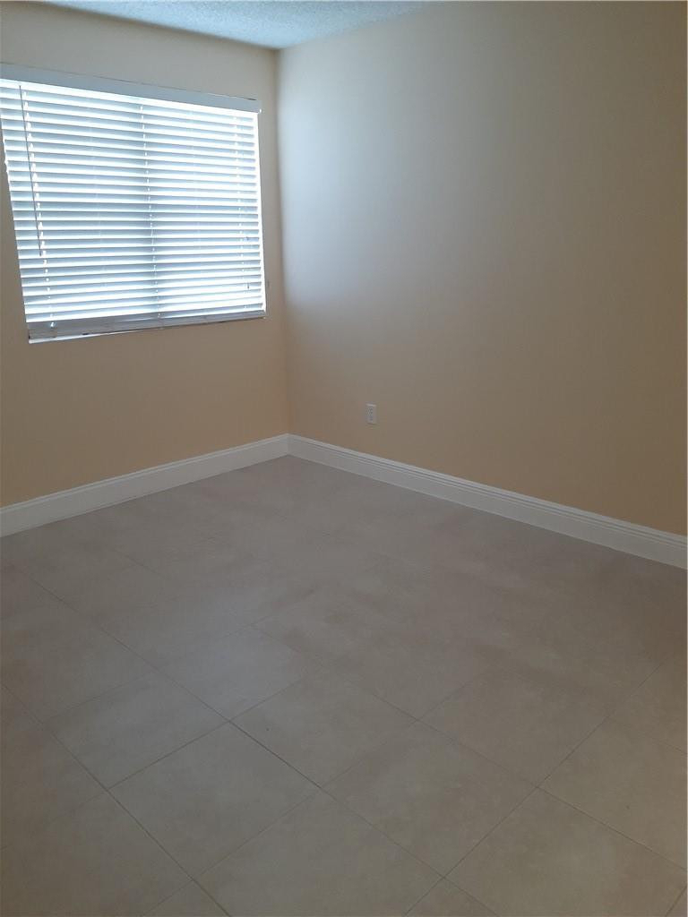 1247 Sw 46th Avenue - Photo 8