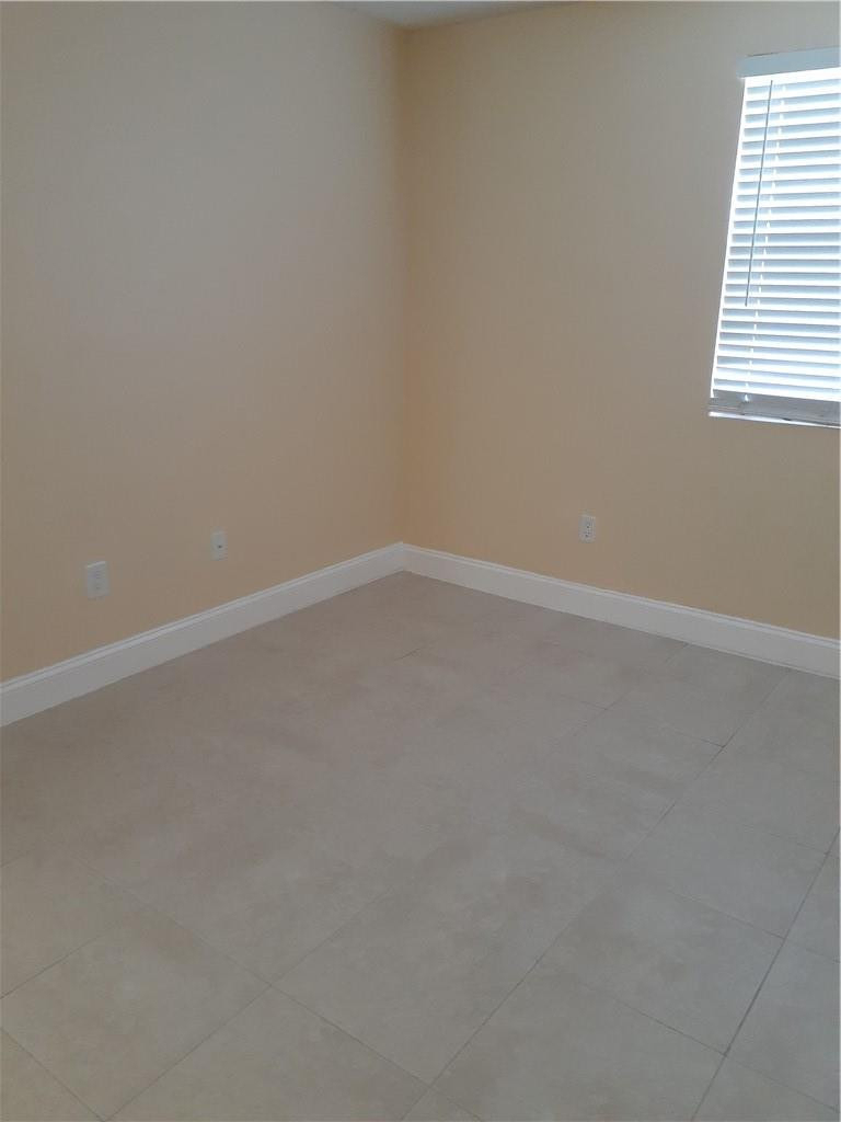 1247 Sw 46th Avenue - Photo 6