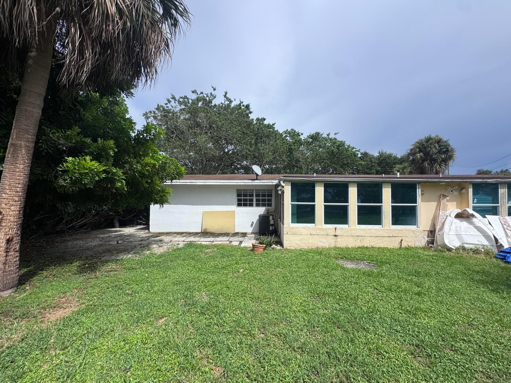 8911 Sunset Drive - Photo 5