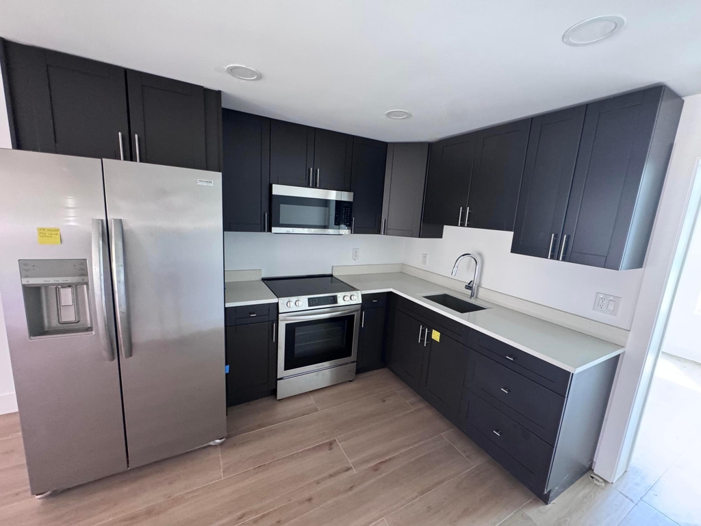 8911 Sunset Drive - Photo 6