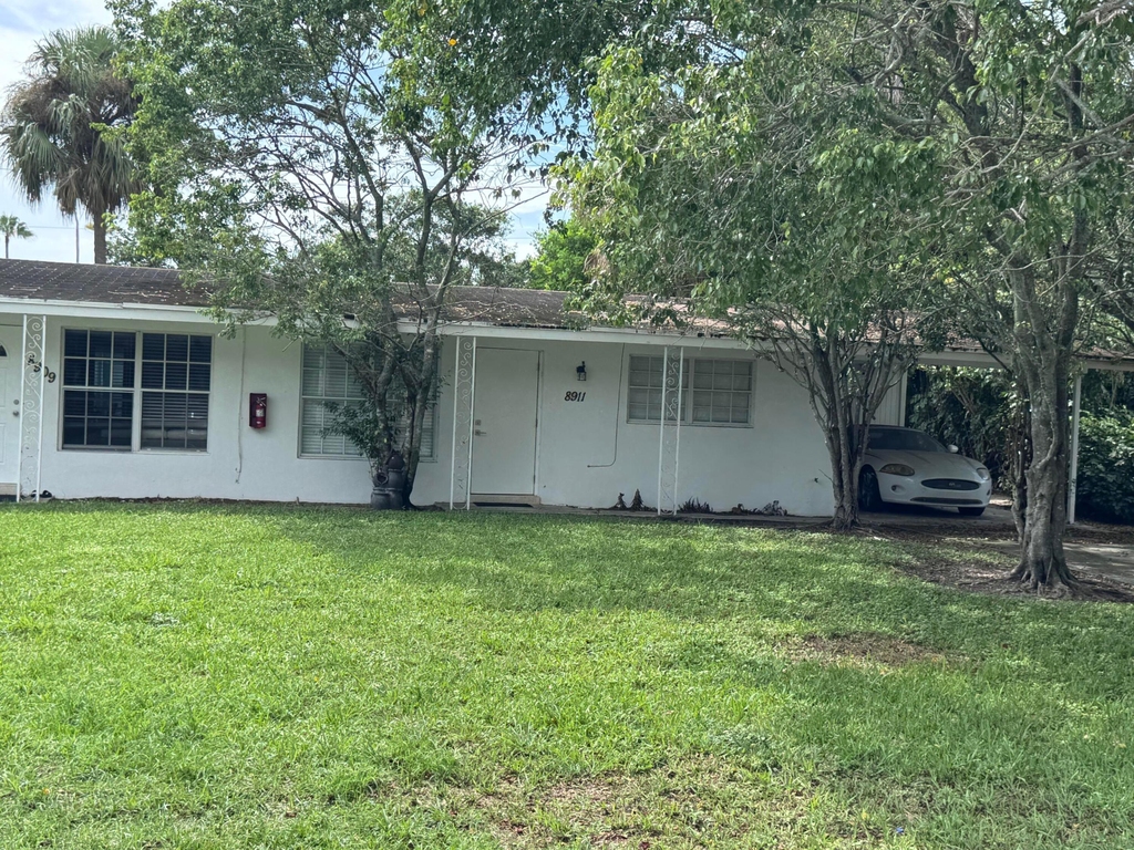 8911 Sunset Drive - Photo 2