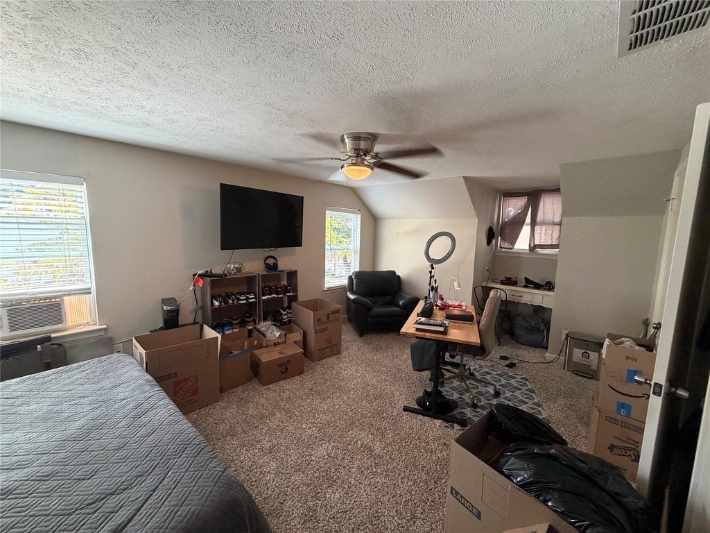 8044 Woodhue Circle - Photo 4