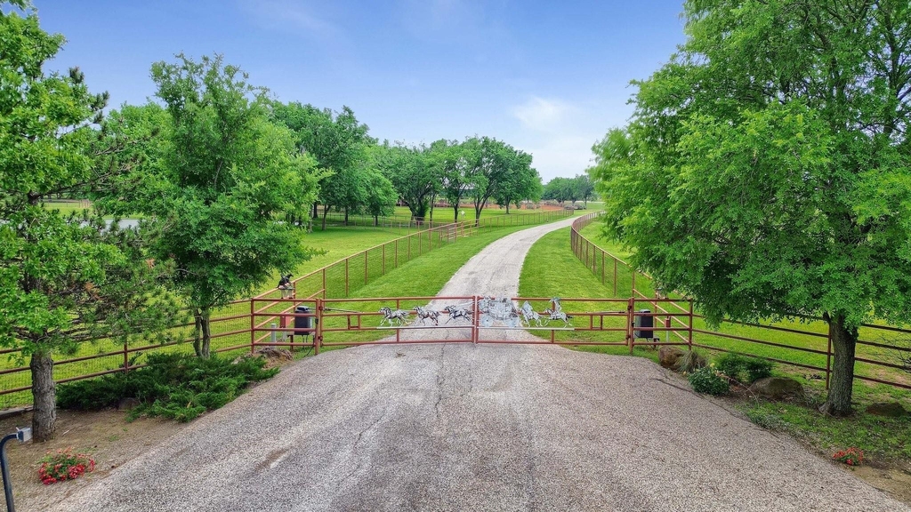 10898 Friendship Road - Photo 2
