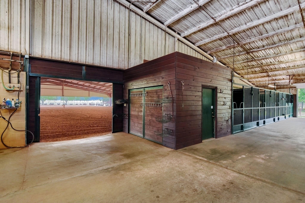 10898 Friendship Road - Photo 9