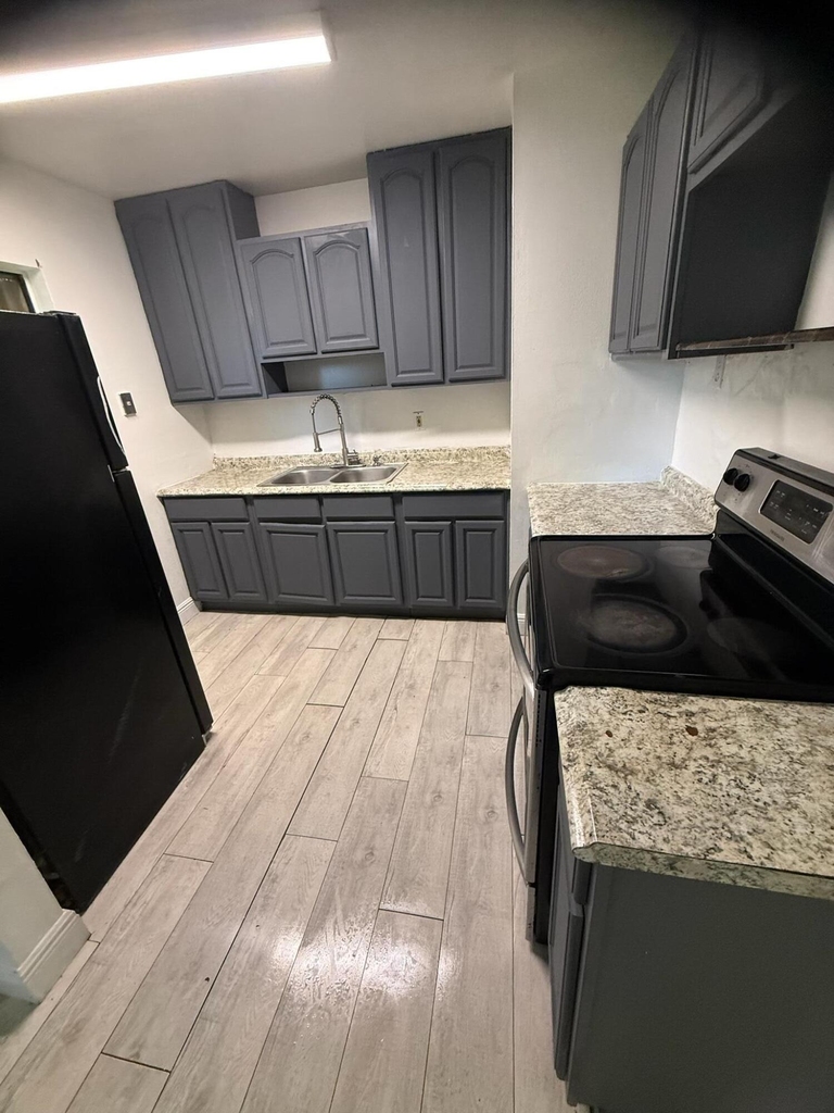 815 King Orange Drive - Photo 0