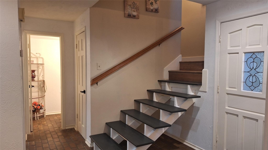 2022 Brookside Drive - Photo 3