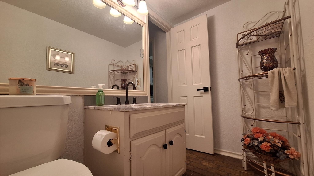 2022 Brookside Drive - Photo 4