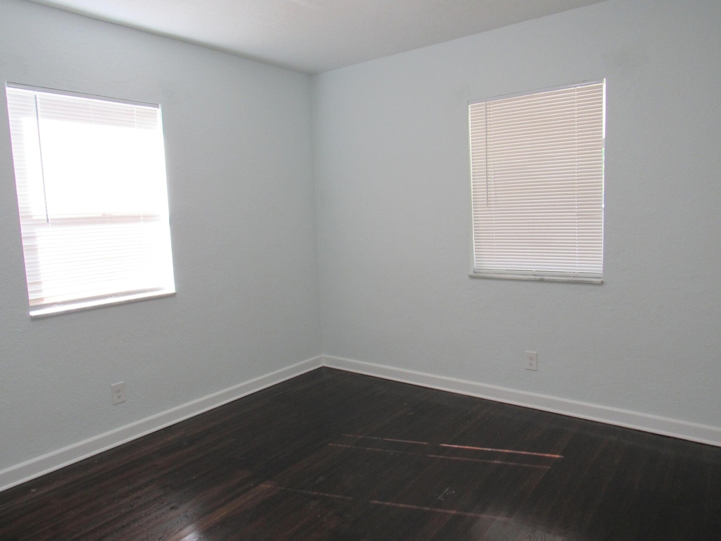 1011 N D Street - Photo 8