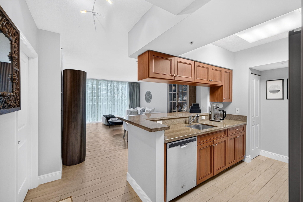 347 N New River Drive E - Photo 14