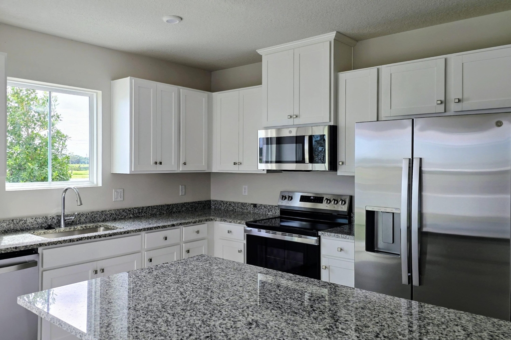 15712 Sw Seasons Street - Photo 8
