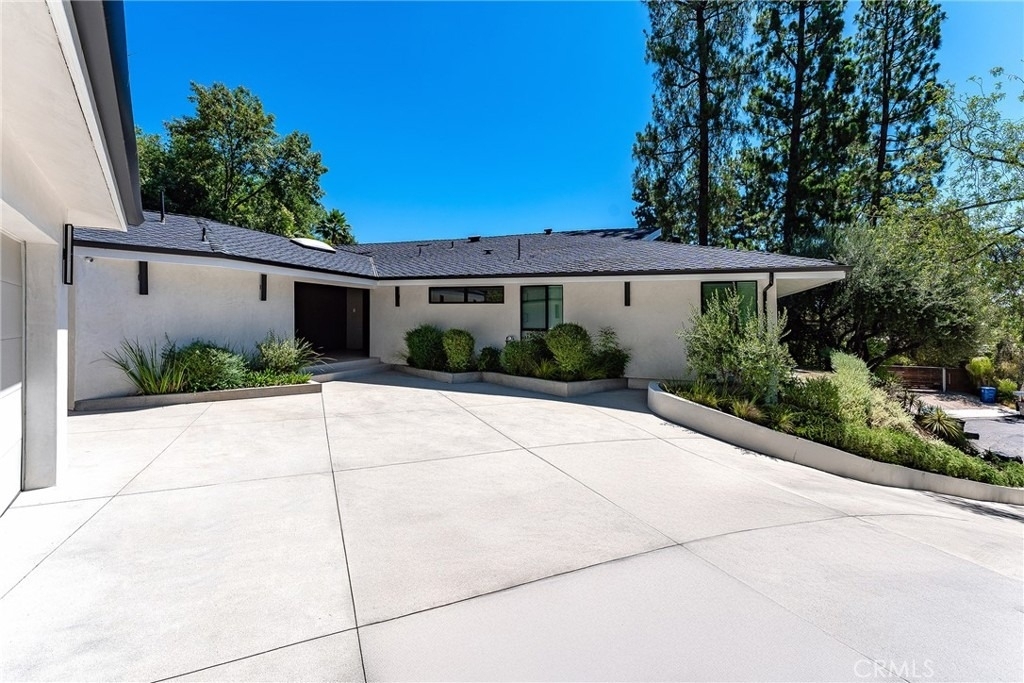 16105 Clear Oak Drive - Photo 1