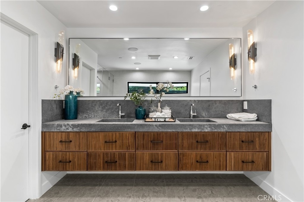 16105 Clear Oak Drive - Photo 17
