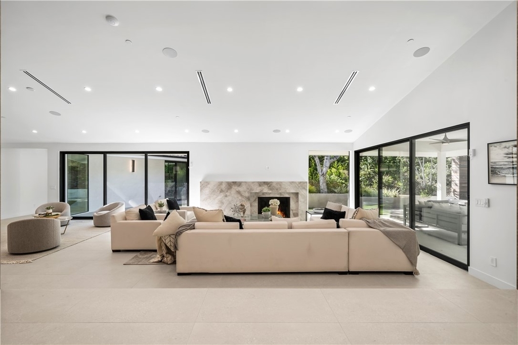 16105 Clear Oak Drive - Photo 5