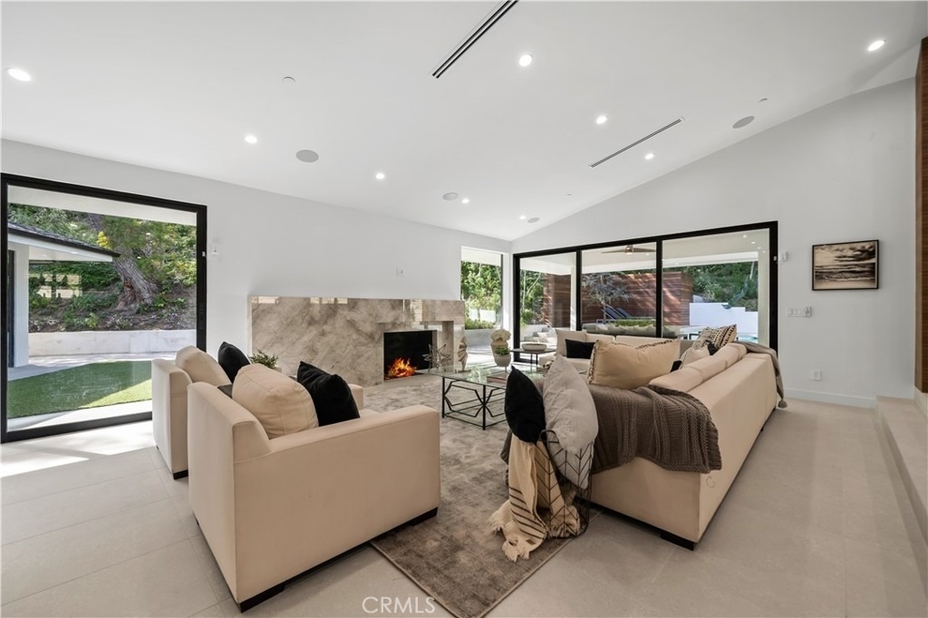 16105 Clear Oak Drive - Photo 4