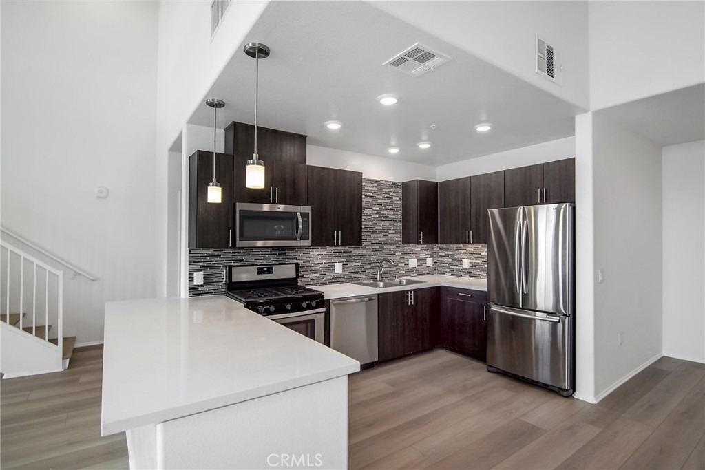 124 W Colorado - Photo 4