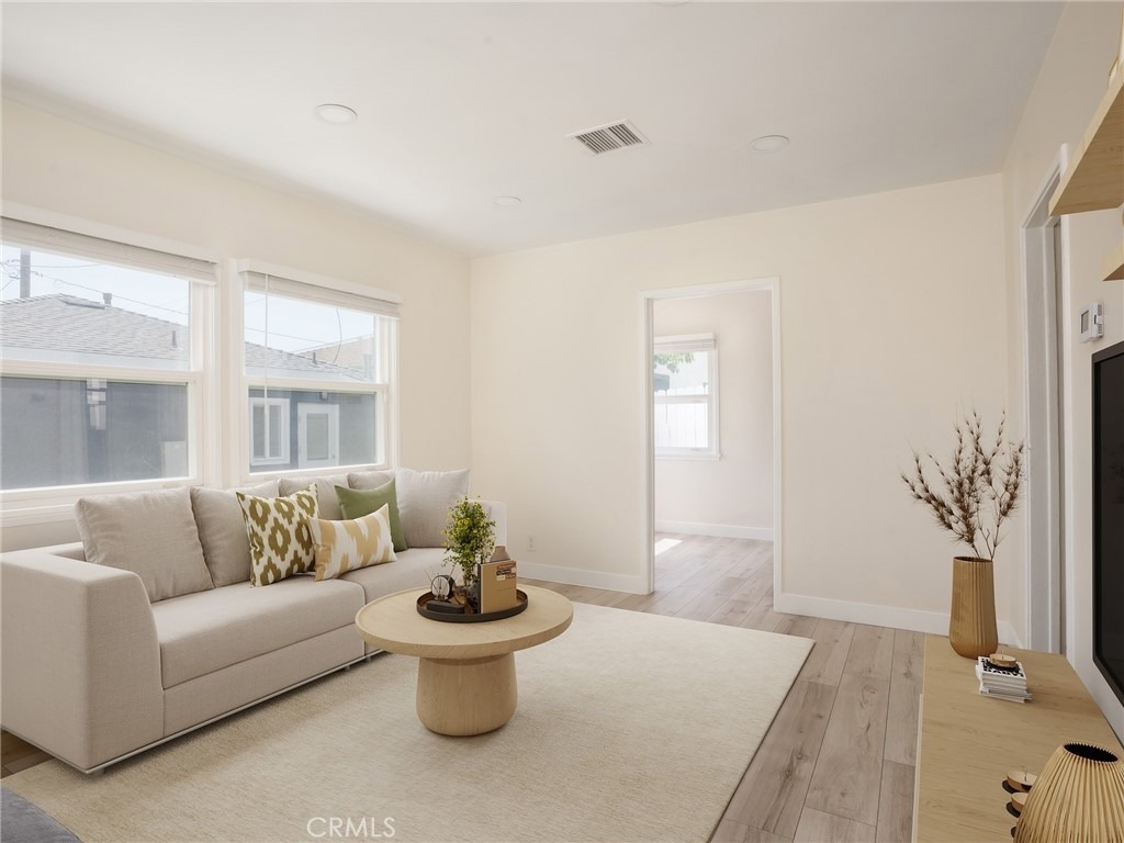 529 E Walnut Avenue - Photo 2