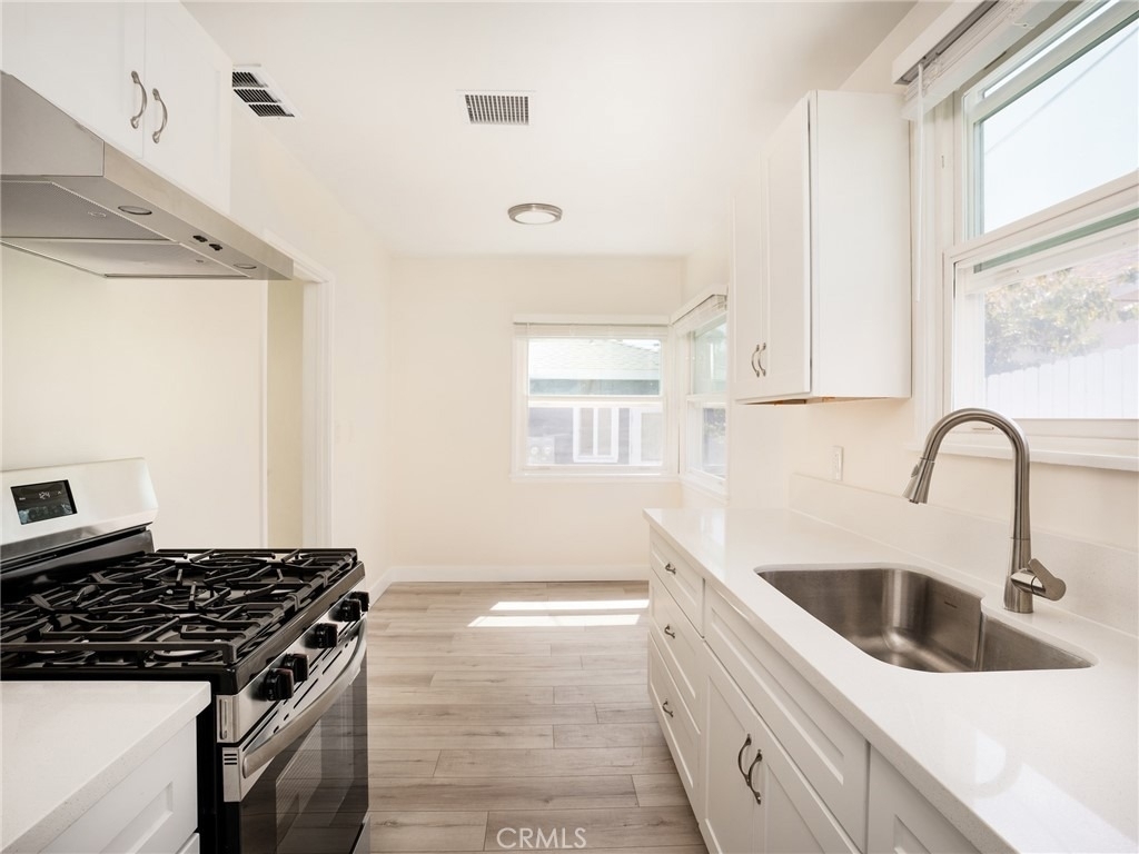 529 E Walnut Avenue - Photo 11