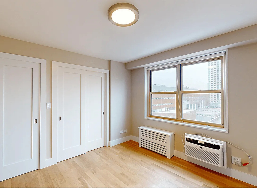 Greenwich Street - Photo 1