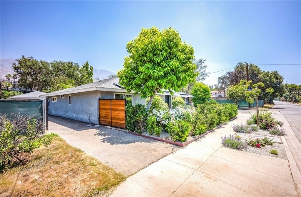 385 E Mendocino Street - Photo 2