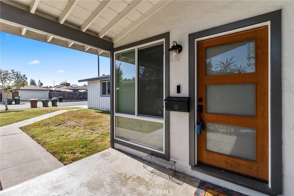 1329 N Maple Street - Photo 1