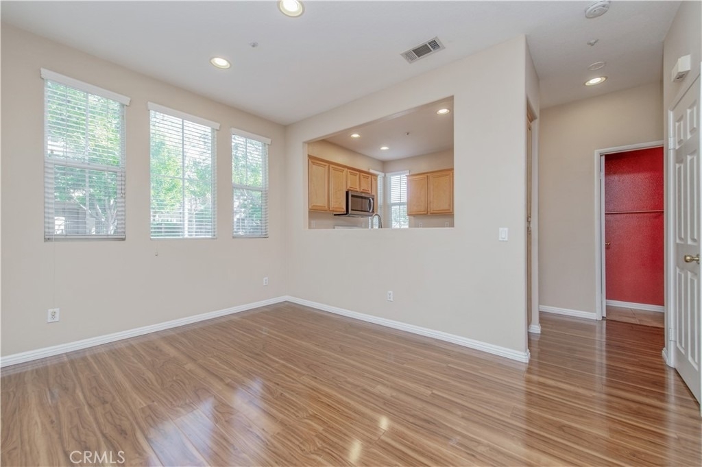 23 Willowdale - Photo 4