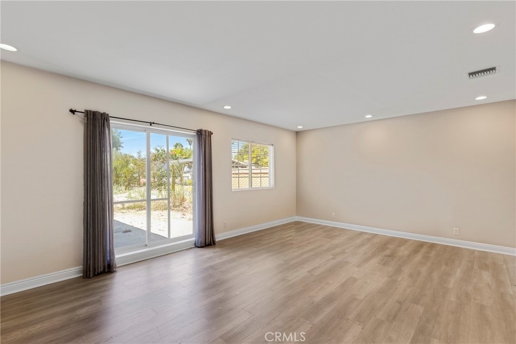 19000 Strathern - Photo 7