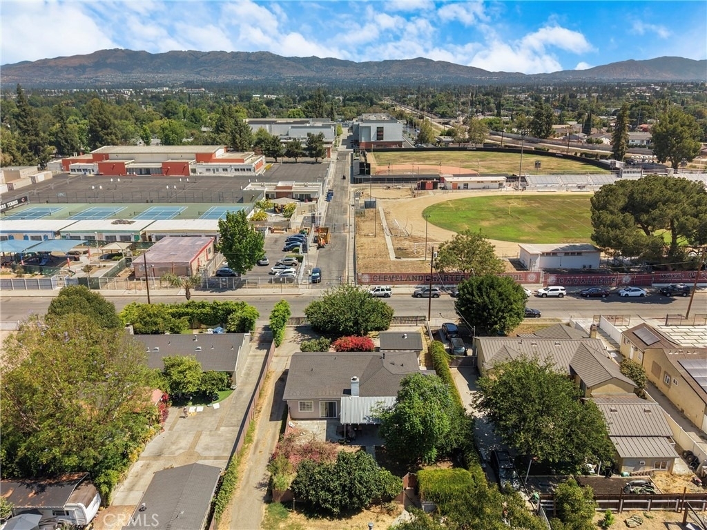19000 Strathern - Photo 34