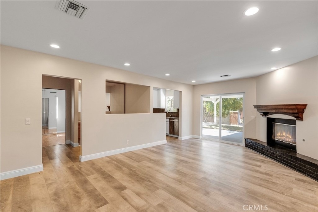 19000 Strathern - Photo 9