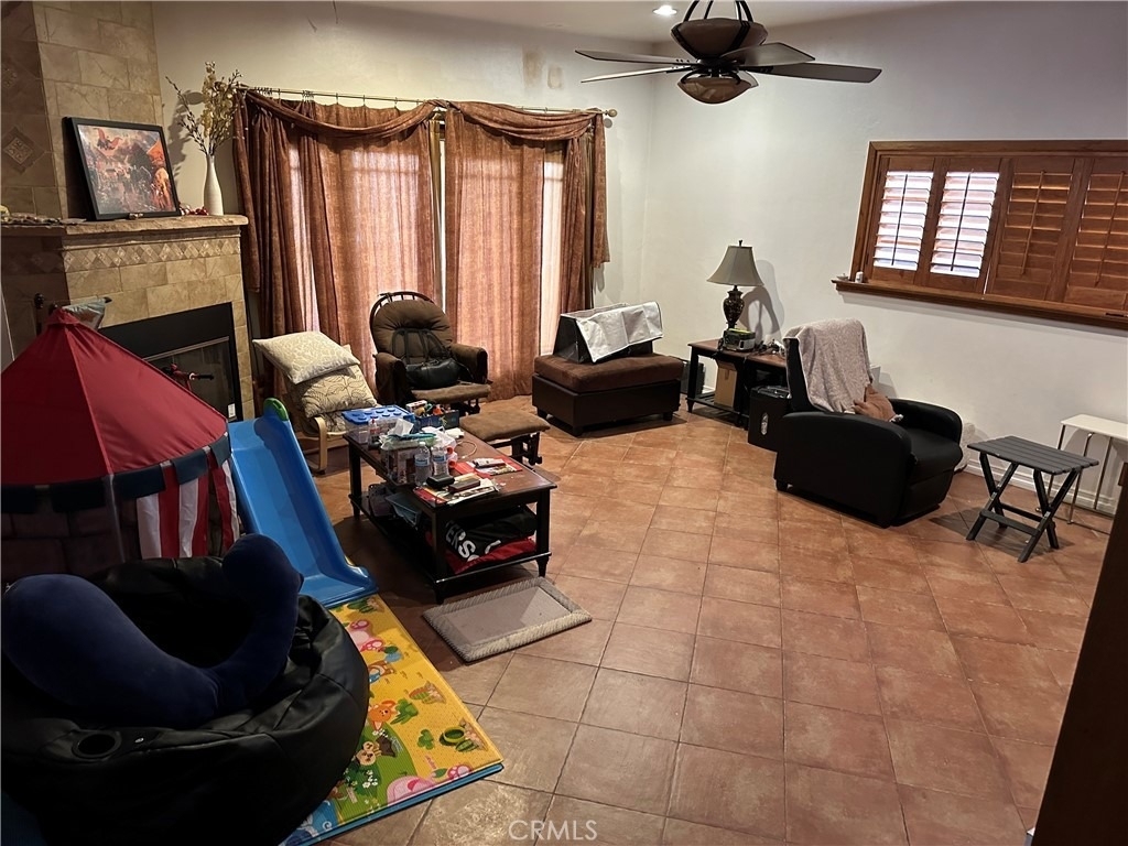 5419 Mapletree Avenue - Photo 3