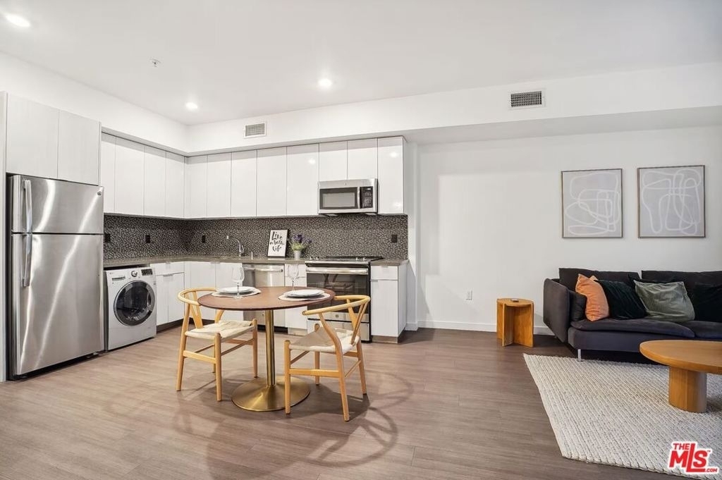3640 Wilshire Boulevard - Photo 2