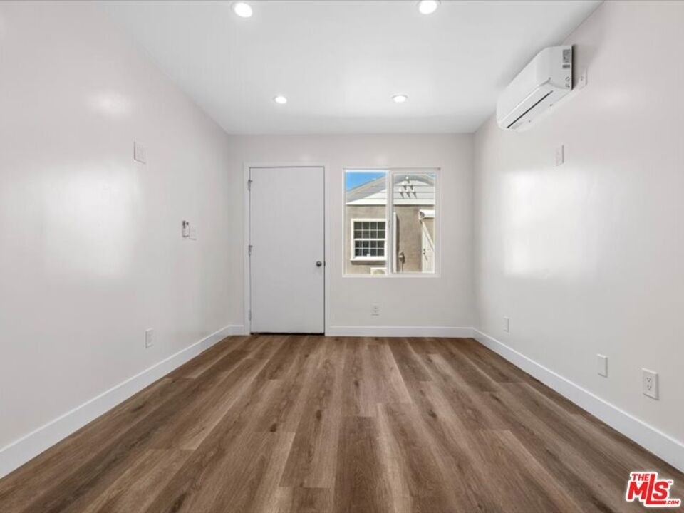 1165 Stanford St - Photo 2