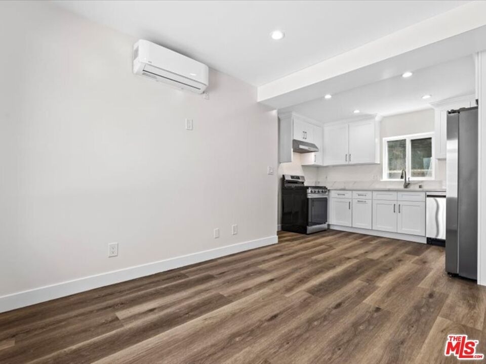 1165 Stanford St - Photo 1