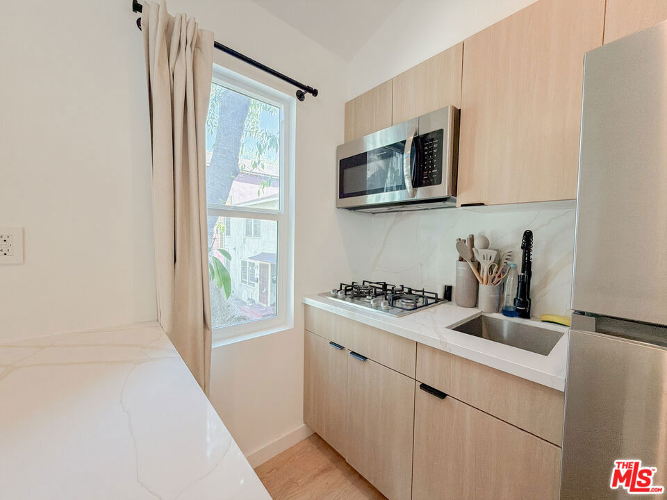 6138 Carlos Avenue - Photo 6