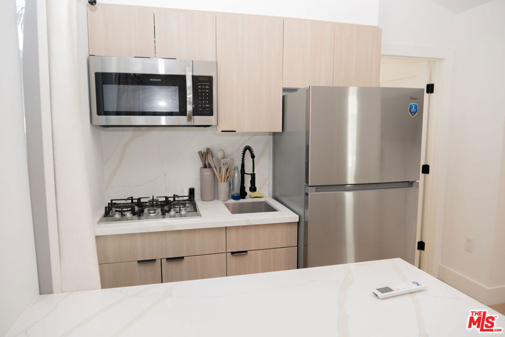 6138 Carlos Avenue - Photo 9