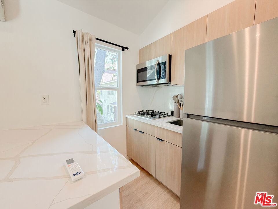 6138 Carlos Avenue - Photo 4