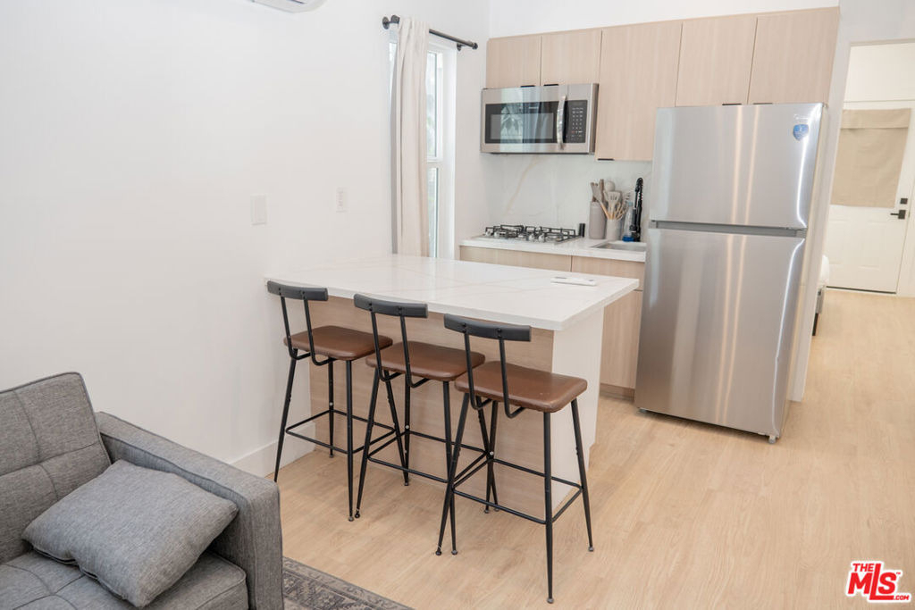 6138 Carlos Avenue - Photo 10