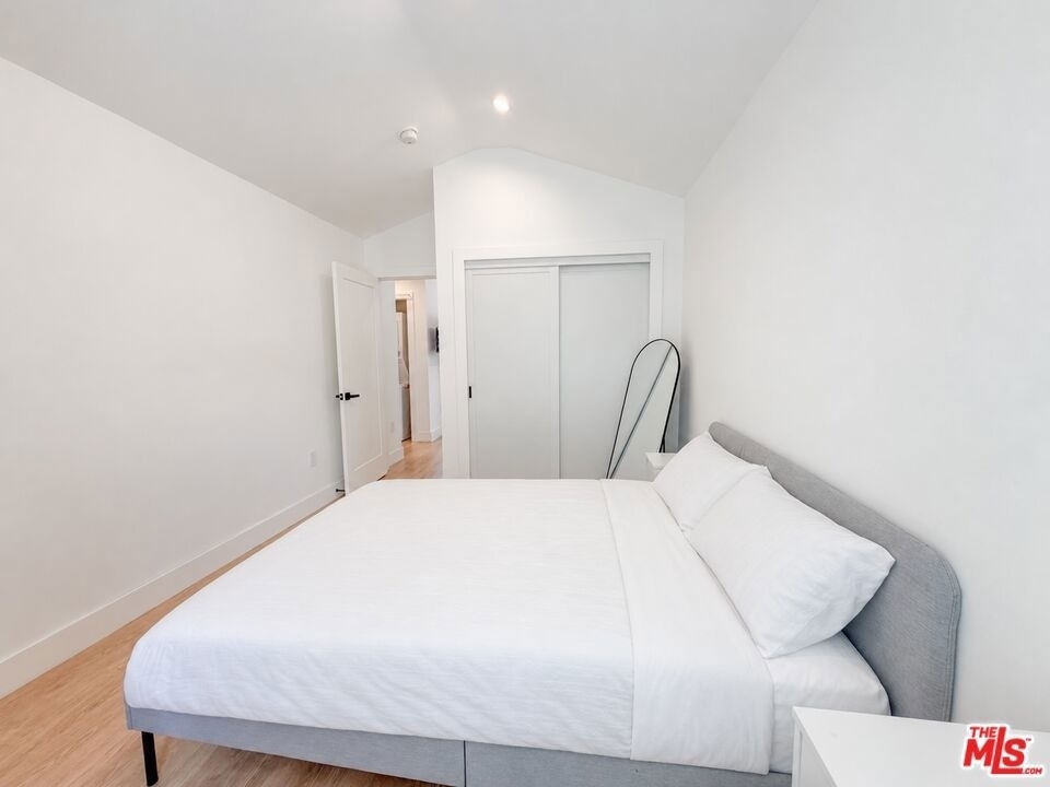 6138 Carlos Avenue - Photo 15