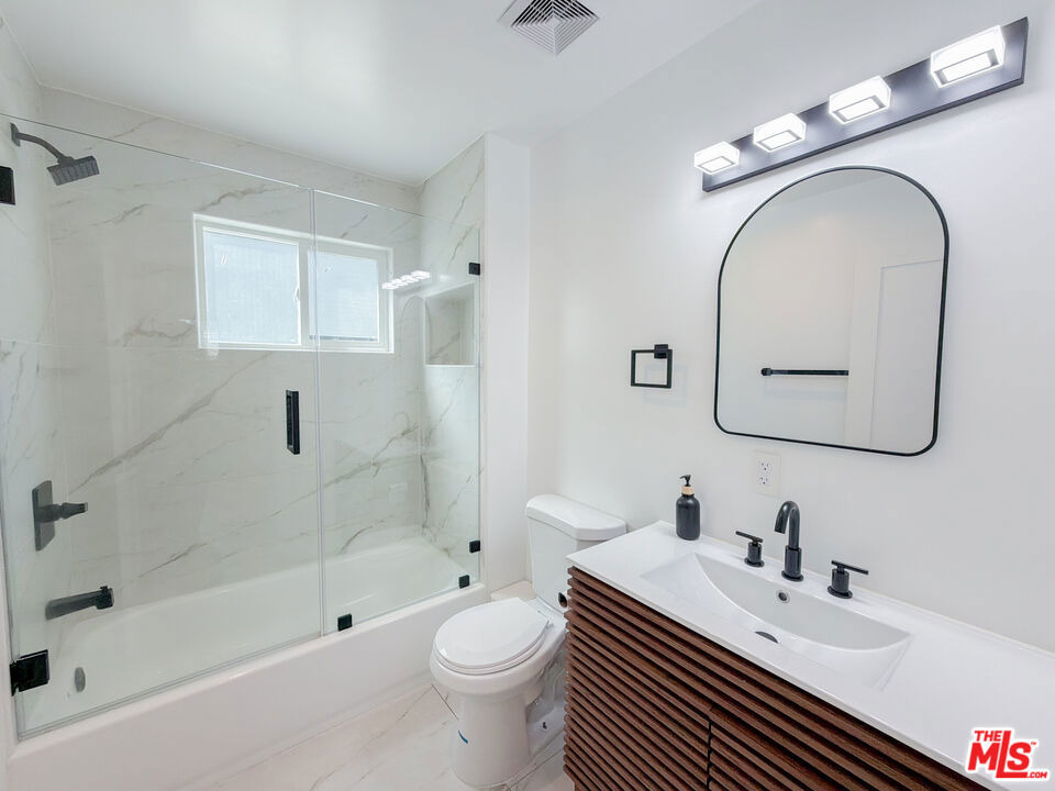 6138 Carlos Avenue - Photo 12