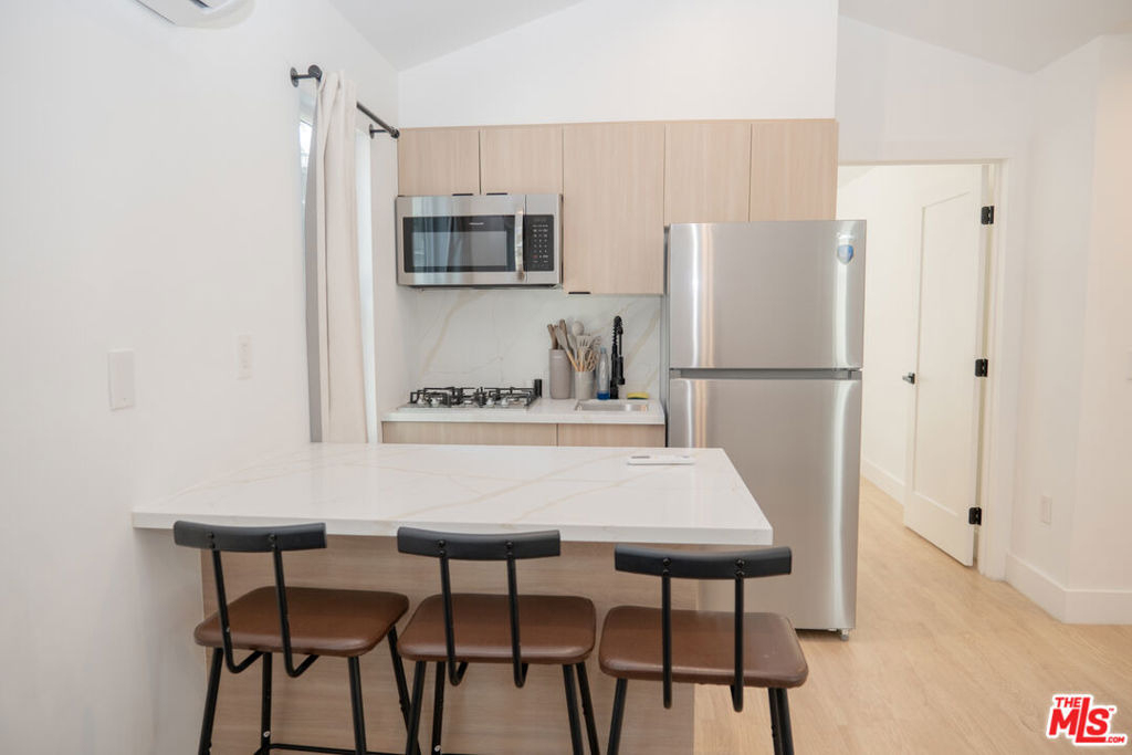 6138 Carlos Avenue - Photo 3