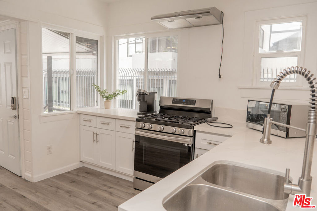 6136 Carlos Avenue - Photo 15