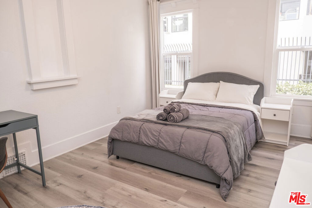6136 Carlos Avenue - Photo 44