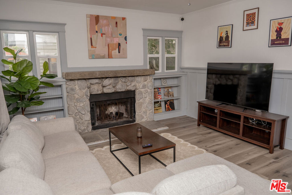 6136 Carlos Avenue - Photo 10